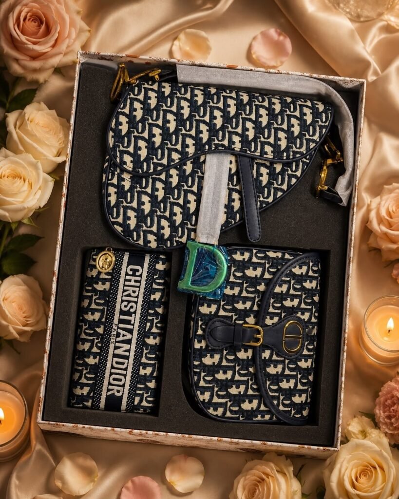 بكج أسود صغير بسلسلة