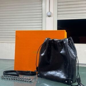 شنطة باكيت سوداء