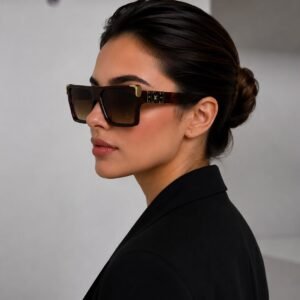 نظارة شمسية سوداء عصرية
