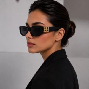 نظارة شمسية سوداء كلاسيكية أنيقة